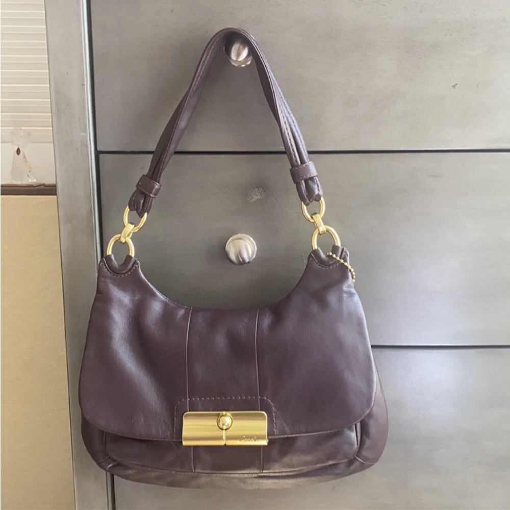 Like New! Coach leather shoulder purse.
